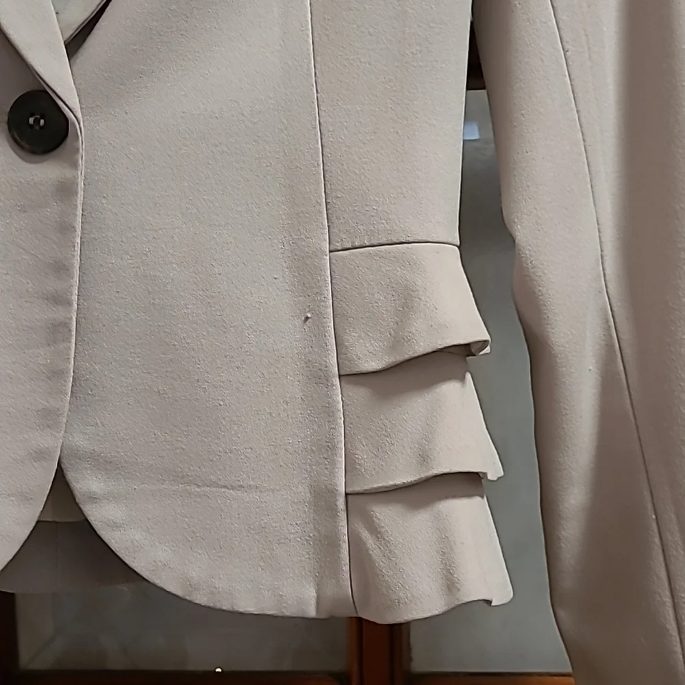 Ruffled Blazer - Picture 4 of 5